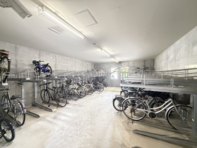 アネージュ石川セオリアの駐輪場