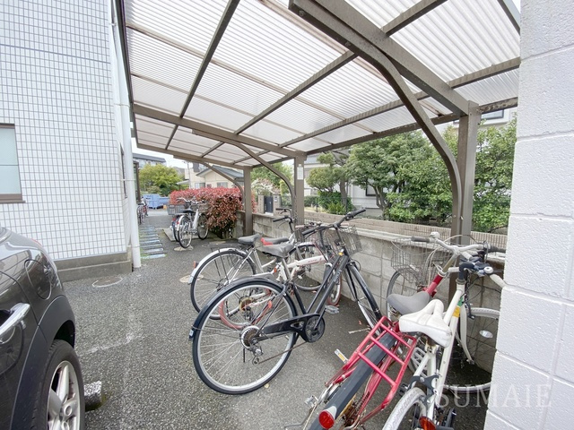 フローラルビューのその他共用部分|屋根付き駐輪場あります