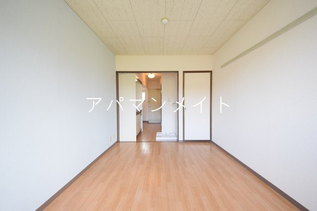 【居間・リビング】 | ハイツ寿 | ゆったりとした居間です