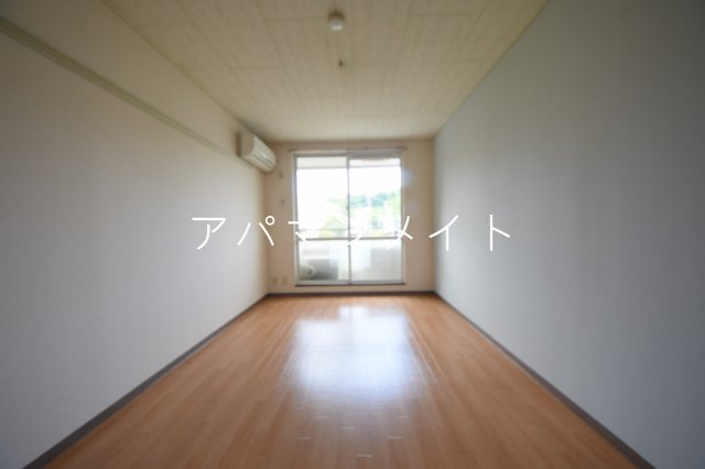 【寝室】 | ハイツ寿 | 広くて明るい寝室