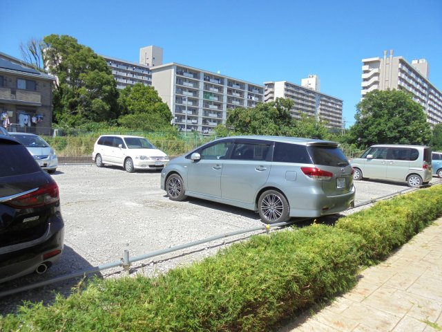 エクセル梨香の駐車場