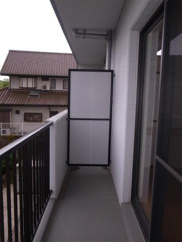 座親ビルのバルコニー|別号数タイプ