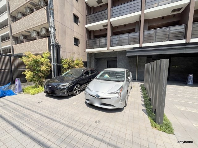 パークアクシス本町　仲介手数料無料の駐車場