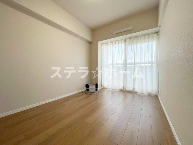 藤和千里ハイタウンの洋室|落ち着いた色調の洋室です
