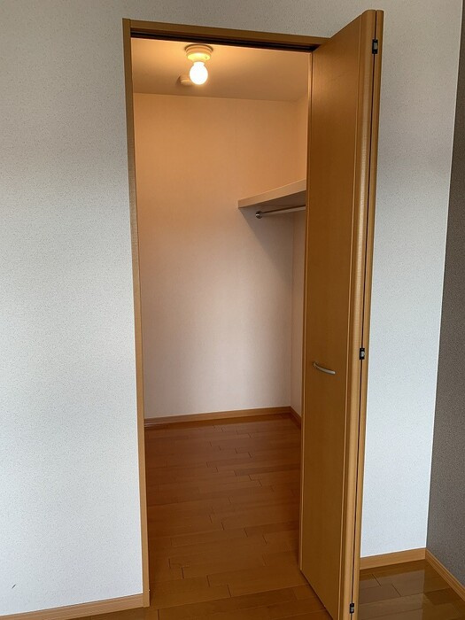 ヴィレッジ札場 A棟の収納|ウォークインクローゼット
