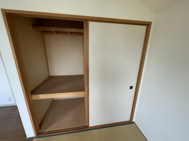 武庫山2丁目貸家の収納