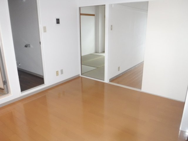 コーポクレストの洋室|他のお部屋の参考写真となります。