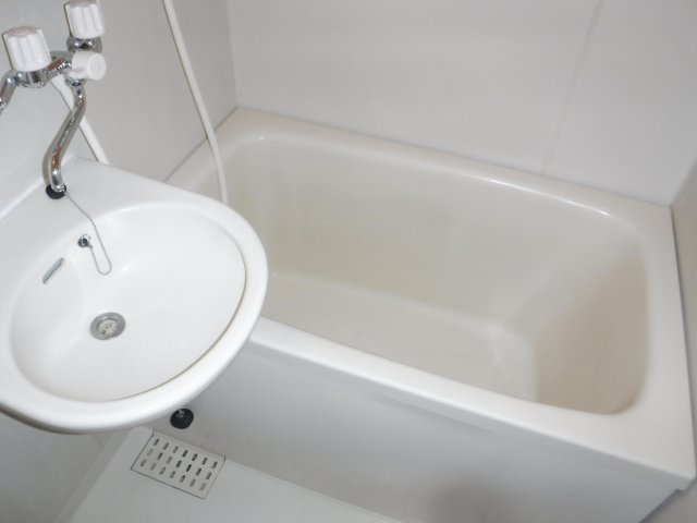 コーポクレストの浴室|他のお部屋の参考写真となります。