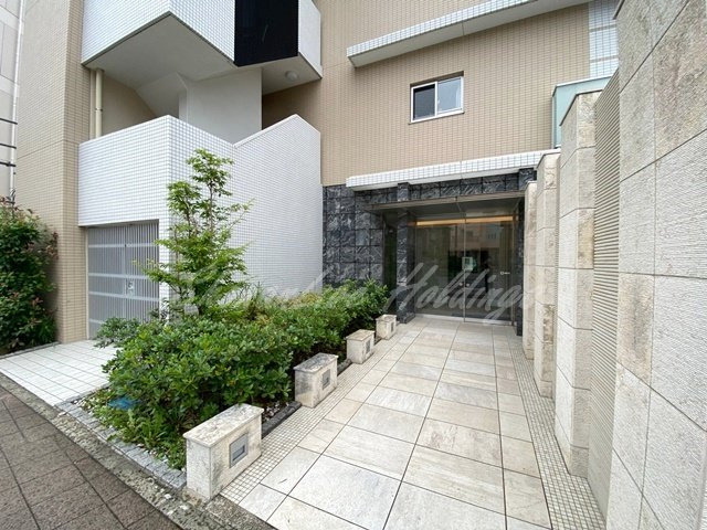 横浜市戸塚区矢部町の賃貸マンションのエントランス|清潔感のあるエントランスです♪