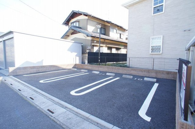 フレアビタシオンＤの駐車場|駐車場に車を止められます