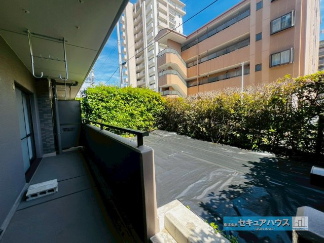 ライフウェルズ日進Ⅰのバルコニー|【バルコニーから見た専用庭】
◆バルコニー部分から専用庭に出ることができます。南向きで日当たり良好です。　　　　　　　　　　　　　　　　　　　　　　　　　　　　　　　　　　　　　　　　　　　　　　　
