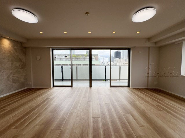 【居間・リビング】 | メゾンヴェール柏木 | くつろぎの空間であるLDKの様子。安心してくつろげるよう派手さは控えて、さりとて地味すぎもせず、あなたの生活を彩ってくれます。～即日のご見学可能～　お問合せはお気軽にどうぞ。