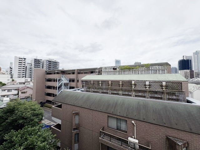 【展望】 | メゾンヴェール柏木 | 眼前に広がる空の雄大さと、このお部屋の自慢の一つである「眺望」をご覧ください。毎日、この景色を独り占めできる新生活に夢が広がります。～即日のご見学可能～　お問合せはお気軽にどうぞ。