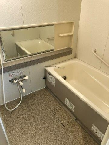 川口市栄町３丁目の賃貸マンションの浴室|きれいなお風呂です