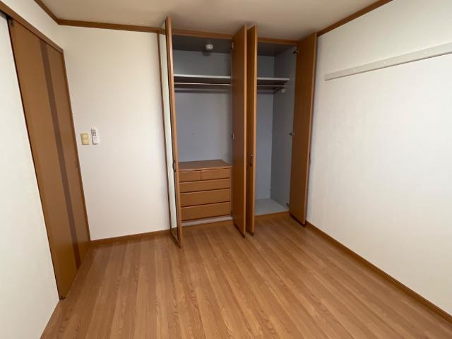 フィオレの内装|クローゼット