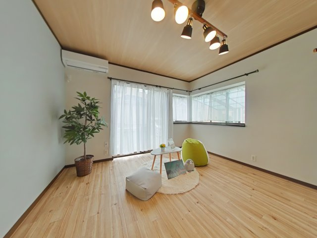 鴻巣市戸建の内装|明るい室内です