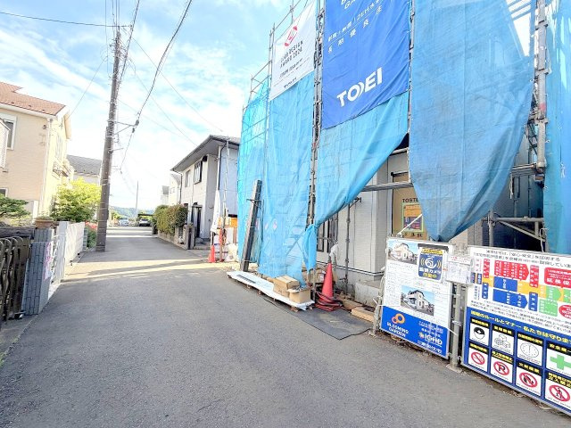 あきる野市雨間全１棟 新築戸建の前面道路含む現地写真