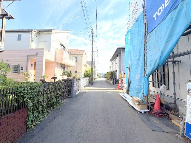 あきる野市雨間全１棟 新築戸建の前面道路含む現地写真