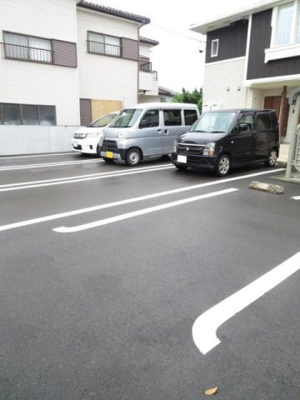 【駐車場】 | シャルム | 駐車場に車を止められます