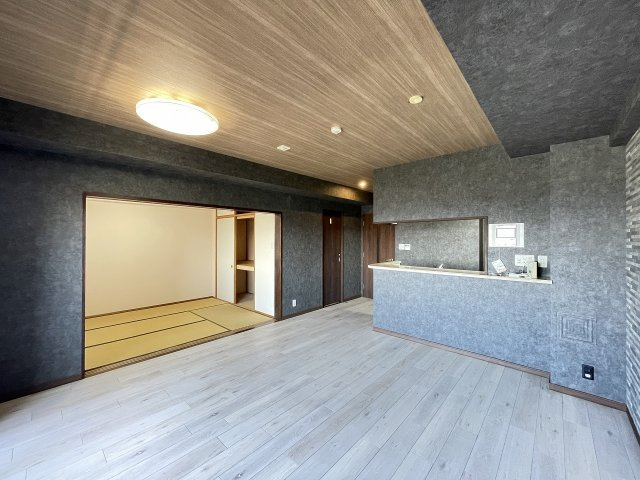フローレンス井口台ビューステージの居間・リビング|間仕切り開けると和室まで活用できるリビングダイニング