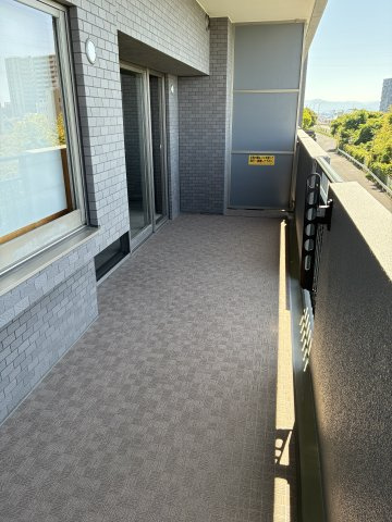 フローレンス井口台ビューステージのバルコニー|作業が行いやすい広さのバルコニーです。
