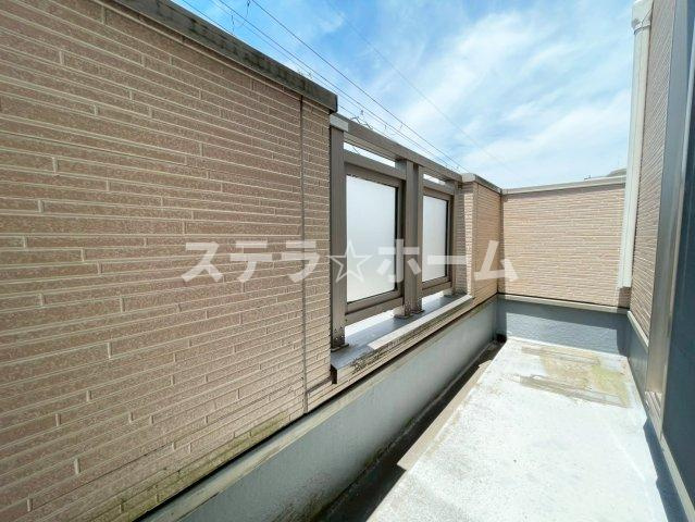 熊野町4 中古戸建のバルコニー|バルコニー付きです