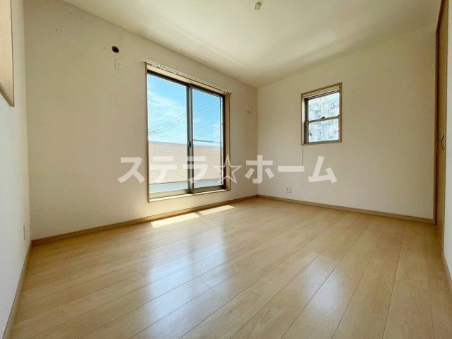 熊野町4 中古戸建の洋室|使い勝手のいい洋室です