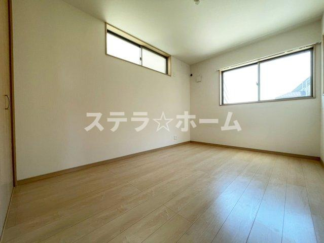 熊野町4 中古戸建の洋室|明るい洋室です