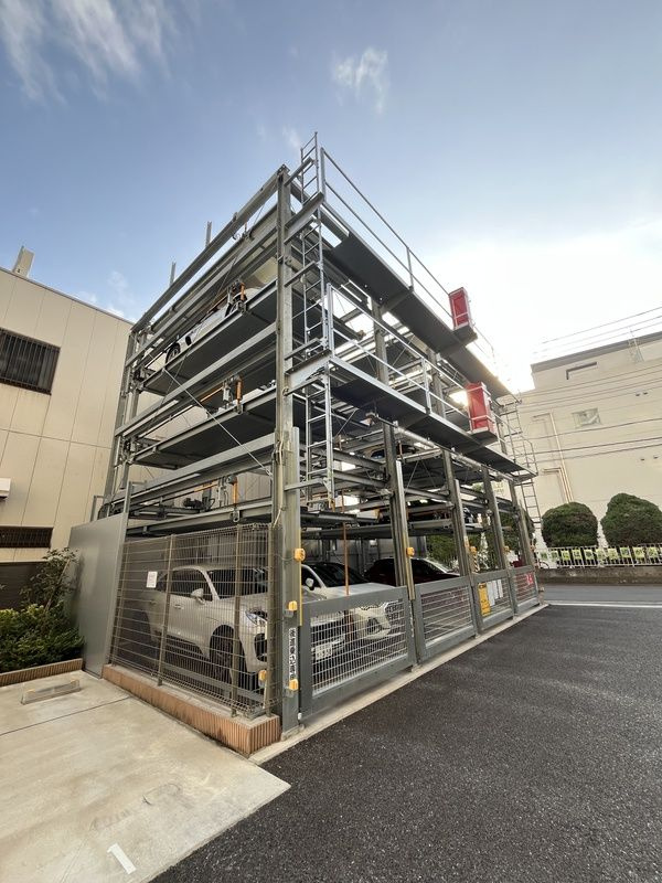 スプランディッド西日暮里の駐車場