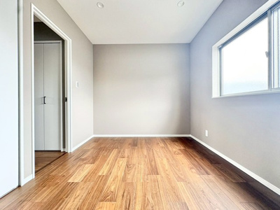 【洋室】 | 【弊社売主物件】黒原橘町 リノベ戸建 | オシャレな約6帖の主寝室
