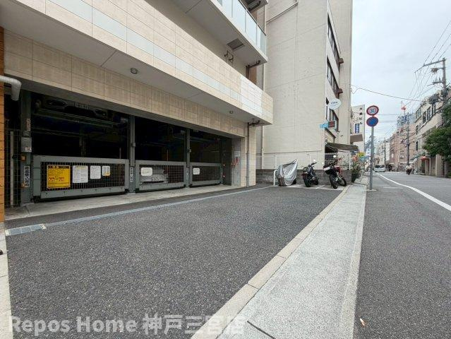 セレニテ神戸元町の駐車場