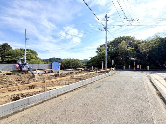 あきる野市雨間全３棟　新築分譲の前面道路含む現地写真
