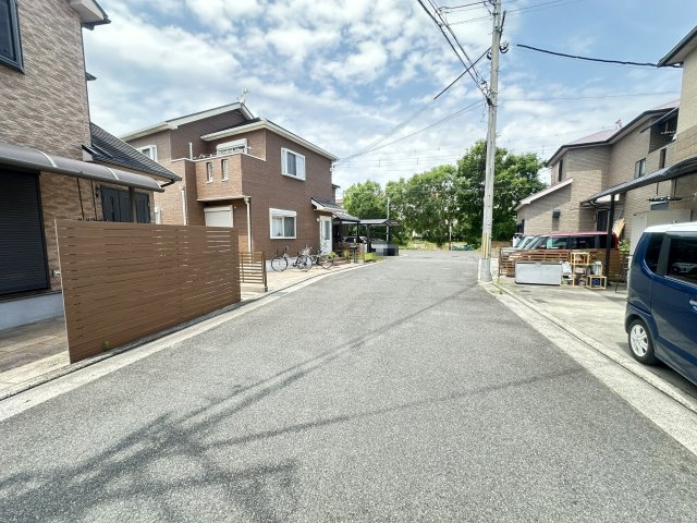【前面道路含む現地写真】 | 和泉市和気町3丁目戸建 | 前面道路