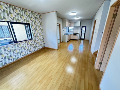 【居間・リビング】 | 和泉市和気町3丁目戸建 | LDK