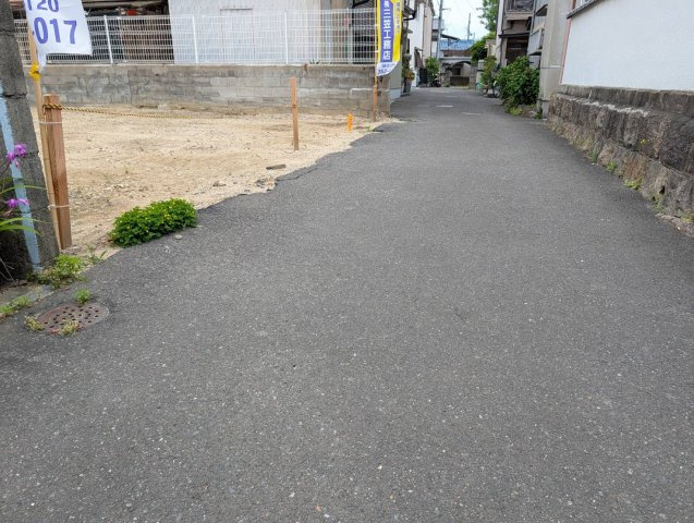サン・タウン津の辺町の前面道路含む現地写真|前面道路