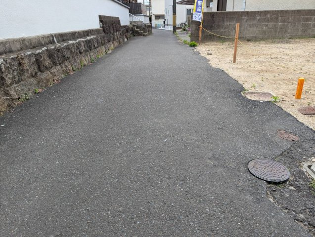 サン・タウン津の辺町の前面道路含む現地写真|前面道路