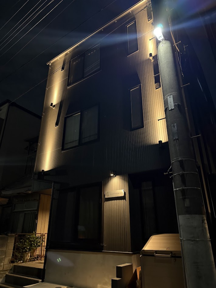 グランニール南浦和のその他|夜の外観です。