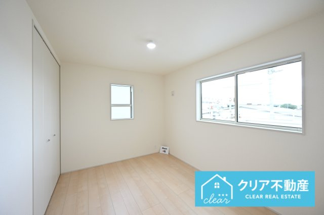 【洋室】 | 伊勢崎市東小保方町第2　リーブルガーデン | 2面採光の洋室は日当たりがよくあったか♪