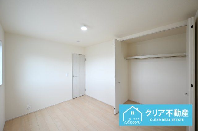 【洋室】 | 伊勢崎市東小保方町第2　リーブルガーデン | 広々としたクローゼットでお部屋はいつでもスッキリクリアに！