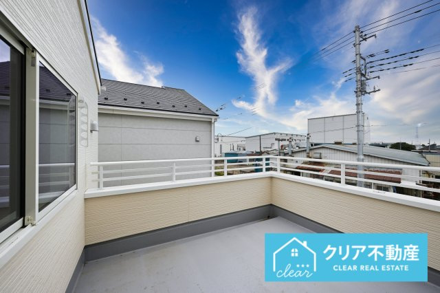 【バルコニー】 | 伊勢崎市東小保方町第2　リーブルガーデン | 広々としたスカイバルコニーは洗濯もたっぷり干せてよく乾きます！