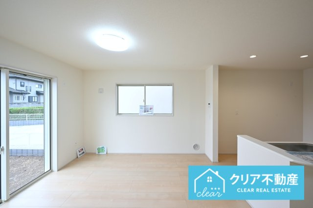 【居間・リビング】 | 伊勢崎市東小保方町第2　リーブルガーデン | 日当たりがよく広いリビングは家族が自然と集まる居心地の良い空間です♪