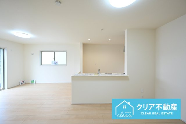 【居間・リビング】 | 伊勢崎市東小保方町第2　リーブルガーデン | 家族揃っての食事が楽しくなる広々としたダイニング♪