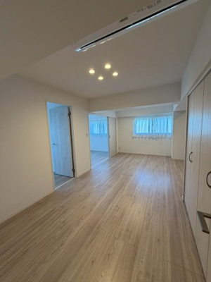 【居間・リビング】 | ブルーハイツ柏 | こちらの居間で趣味の時間をお楽しみください