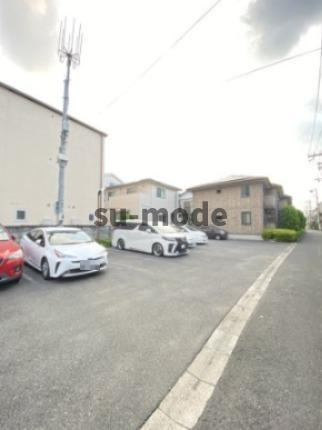 クラインガルテンB棟の駐車場