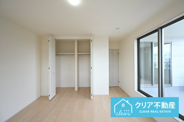 【収納】 | 伊勢崎市東小保方町第2　リーブルガーデン | ワイド収納でお洋服もたっぷりかけられます！