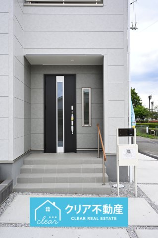 【玄関】 | 伊勢崎市東小保方町第2　リーブルガーデン | 玄関はディンプルキー＆ダブルロックドア採用で防犯対策もバッチリです！