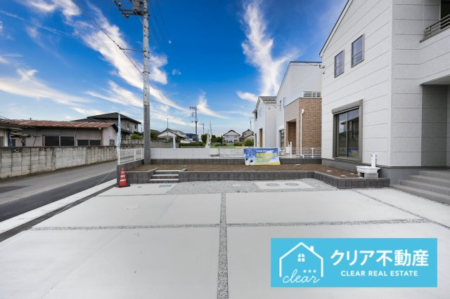 【駐車場】 | 伊勢崎市東小保方町第2　リーブルガーデン | 並列２台駐車可能なゆとりのカースペース！