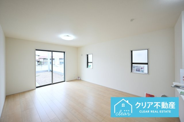 【居間・リビング】 | 伊勢崎市東小保方町第2　リーブルガーデン | 日当たりがよく広いリビングは家族が自然と集まる居心地の良い空間です♪