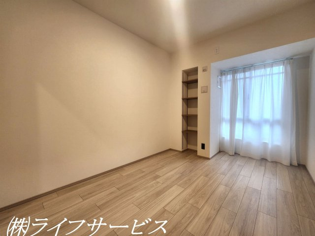 【洋室】 | ソシエ北大阪 | 玄関側洋室6.0帖／ウォークインクローゼット＆可動棚あり！