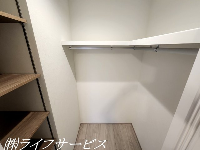 【収納】 | ソシエ北大阪 | 玄関側洋室6.0帖／ウォークインクローゼット＆可動棚あり！